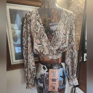 Essue Cream and Black Patterned Top